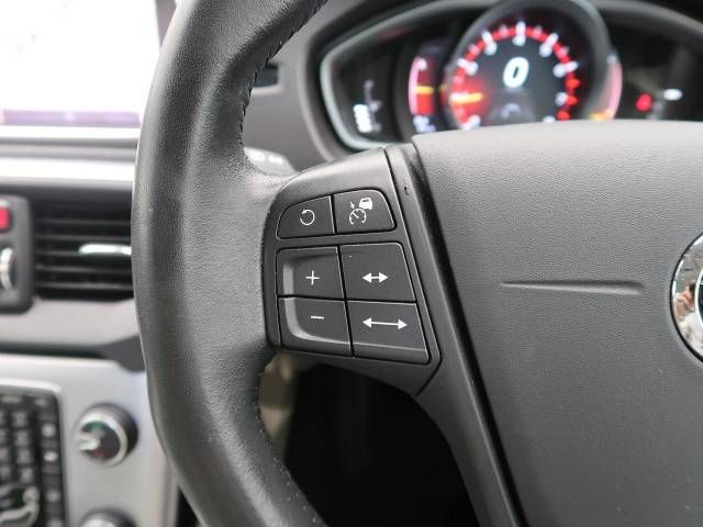 Volvo V40 2019-10 186782-8