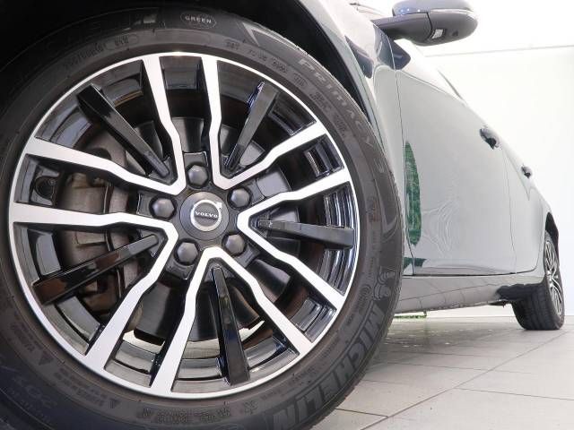 Volvo V40 2019-10 186782-14