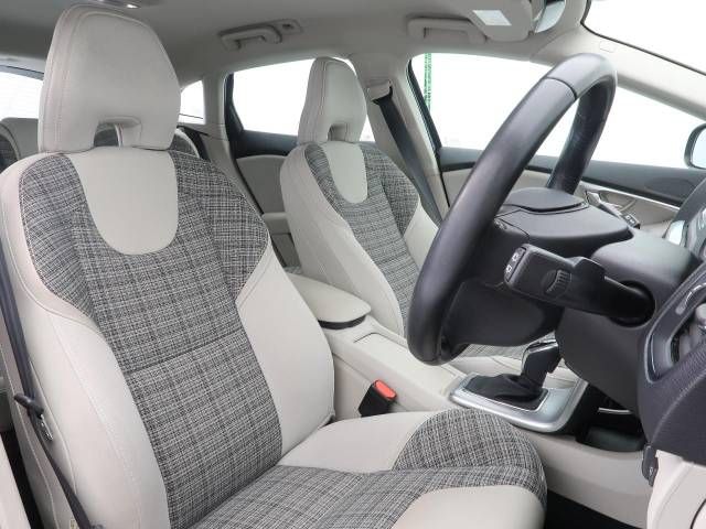Volvo V40 2019-10 186782-10