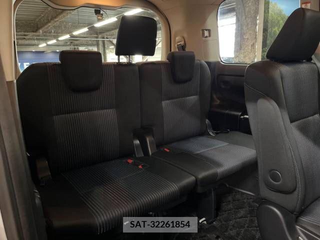 Toyota VOXY 2015-01 289936-9