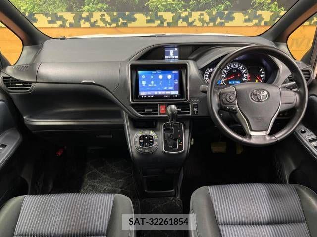 Toyota VOXY 2015-01 289936-1