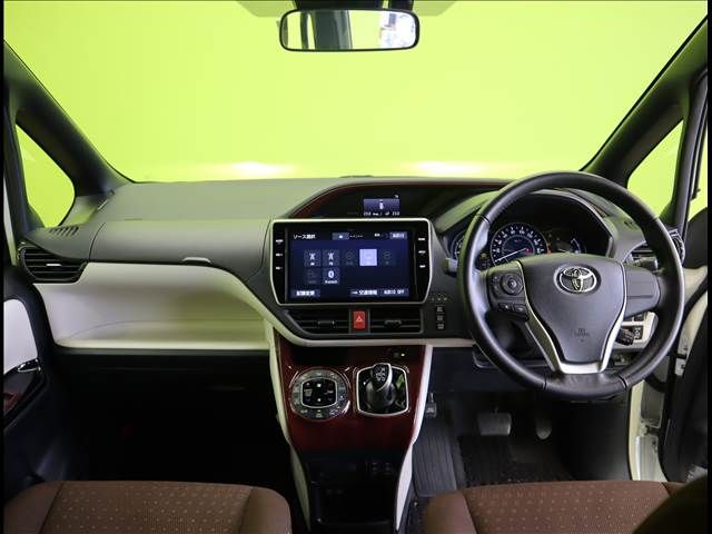 Toyota NOAH HYBRID 2018-11 11881-2