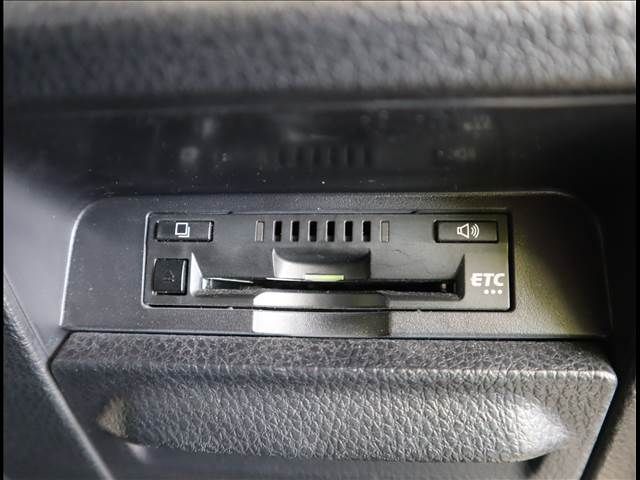 Toyota NOAH HYBRID 2018-11 11881-5