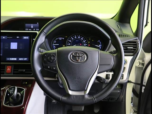 Toyota NOAH HYBRID 2018-11 11881-8