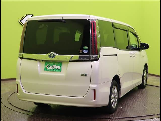 Toyota NOAH HYBRID 2018-11 11881-1