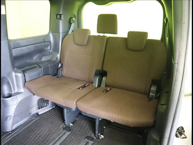 Toyota NOAH HYBRID 2018-11 11881-25