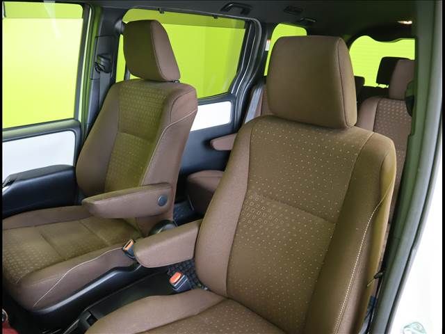Toyota NOAH HYBRID 2018-11 11881-28