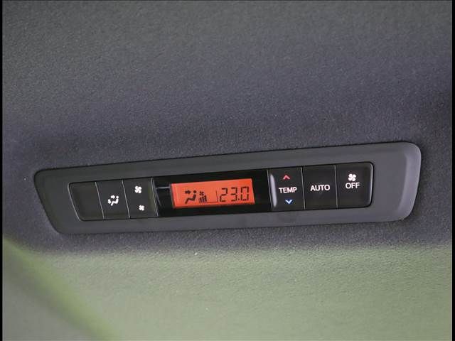 Toyota NOAH HYBRID 2018-11 11881-20