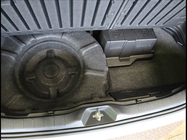 Toyota NOAH HYBRID 2018-11 11881-24
