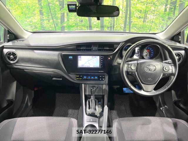 Toyota AURIS 2015-08 350113-1