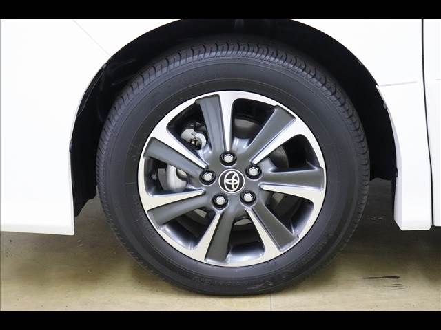 Toyota VOXY 2019-03 9211-23