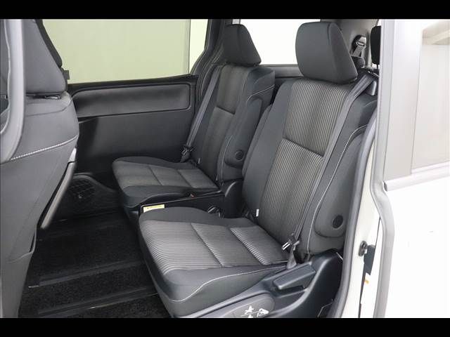 Toyota VOXY 2019-03 9211-11