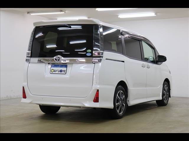 Toyota VOXY 2019-03 9211-18