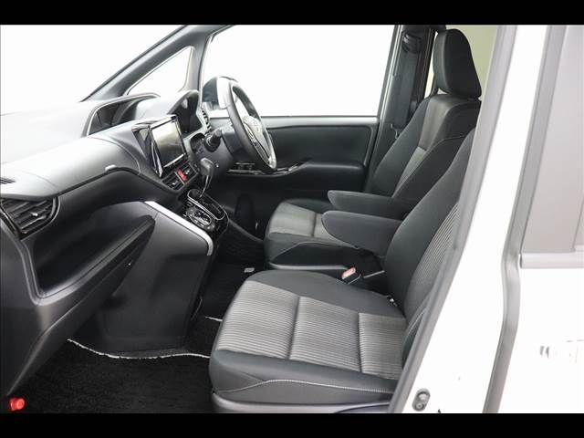 Toyota VOXY 2019-03 9211-10