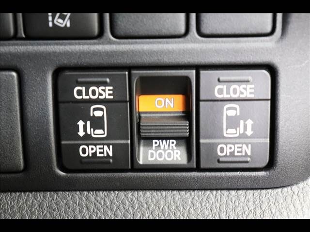 Toyota VOXY 2019-03 9211-3