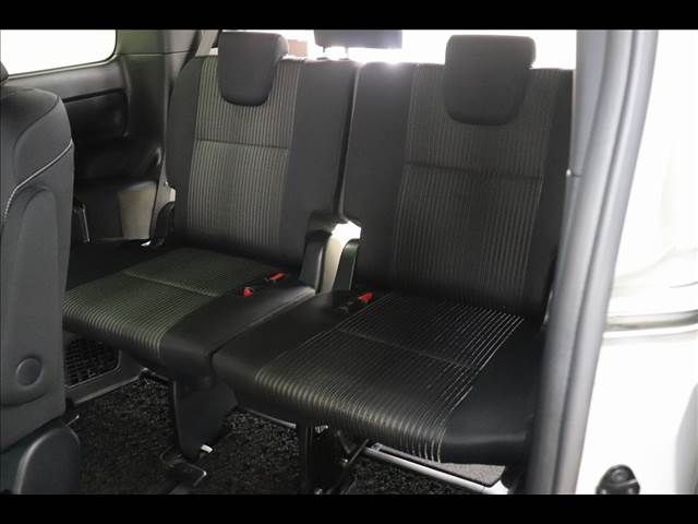 Toyota VOXY 2019-03 9211-12