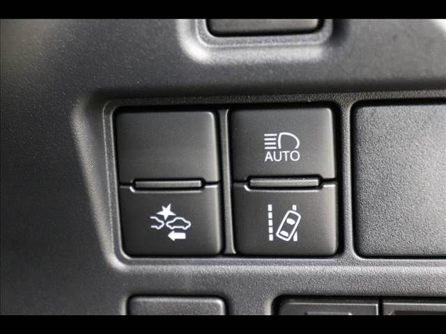 Toyota VOXY 2019-03 9211-4