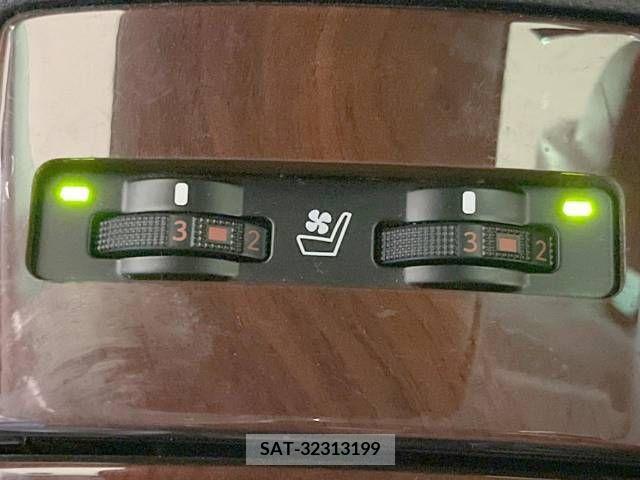 Lexus HS 2010-07 275376-7