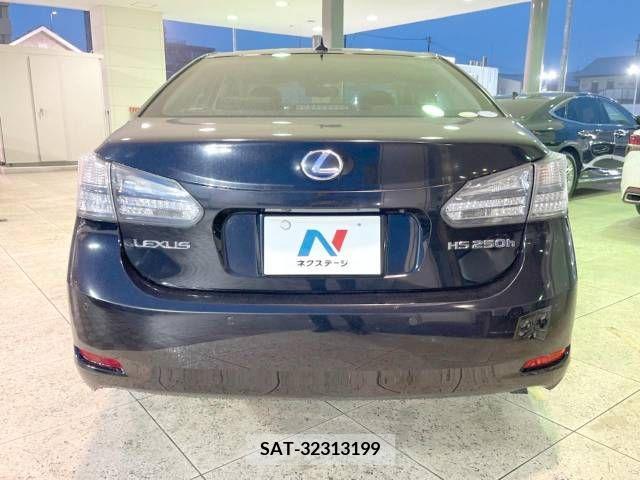 Lexus HS 2010-07 275376-15