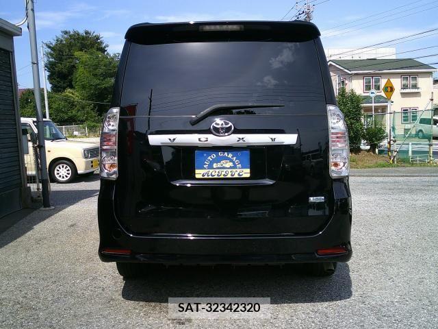 Toyota VOXY 2009-02 326881-7