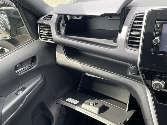 Nissan SERENA 2018-06 18375-21