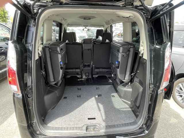 Nissan SERENA 2018-06 18375-9
