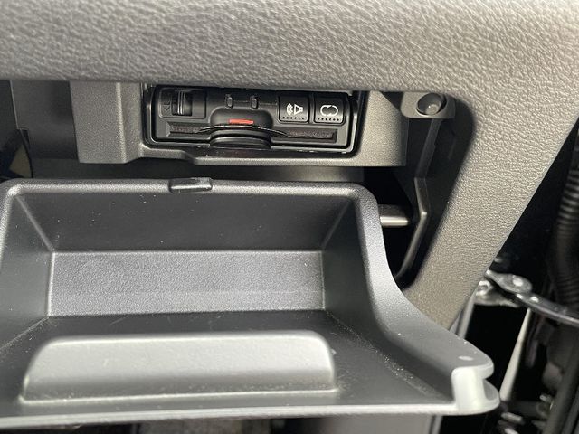 Nissan SERENA 2018-06 18375-17