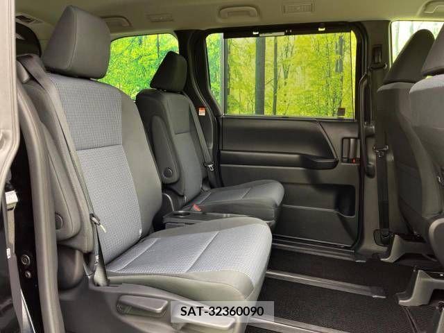 Toyota NOAH 2023-04 204538-9