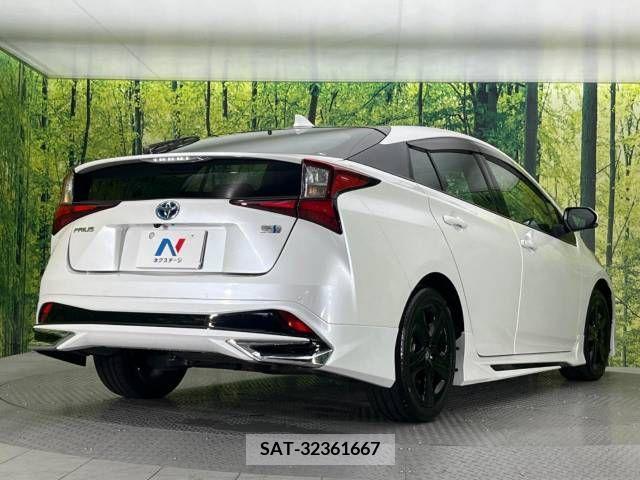 Toyota PRIUS 2022-04 332207-17