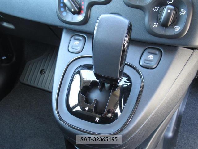 Fiat PANDA 2023-01 380635-13