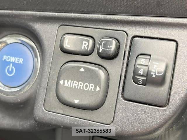Toyota AQUA 2013-11 260208-8