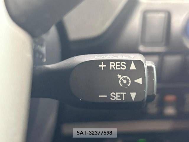 Toyota VOXY HYBRID 2019-01 289393-8