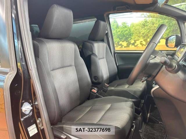Toyota VOXY HYBRID 2019-01 289393-9