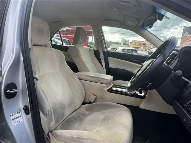 Toyota CROWN SEDAN 2015-11 11190-19