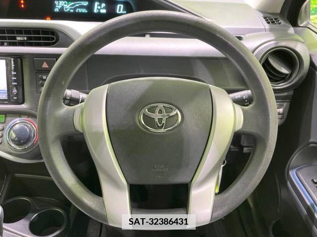 Toyota AQUA 2014-03 379718-11