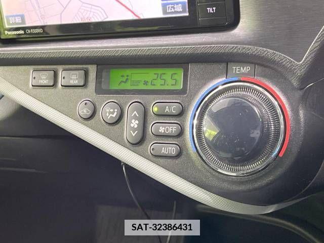 Toyota AQUA 2014-03 379718-7