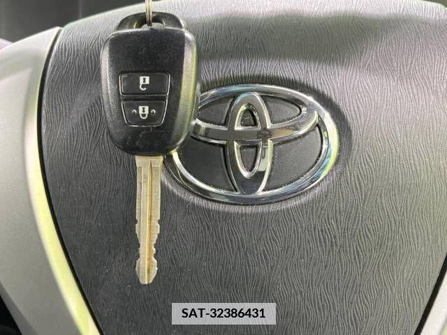 Toyota AQUA 2014-03 379718-6