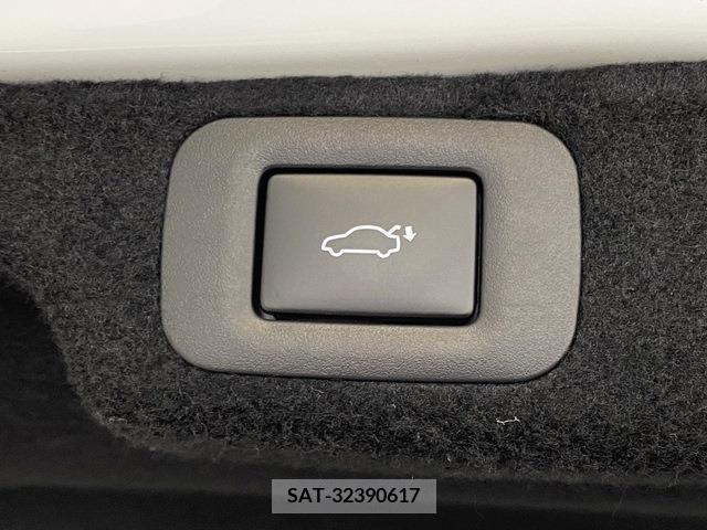 Lexus LS 2023-02 388116-13