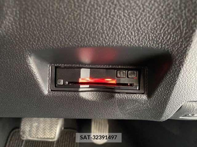 Toyota PRIUS 2017-11 283096-15