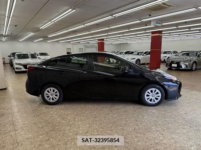 Toyota PRIUS 2022-02 283098-3