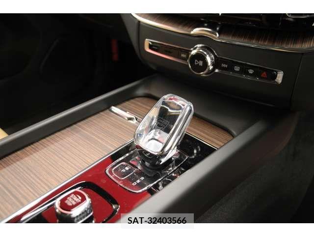 Volvo XC60 2023-05 288811-12