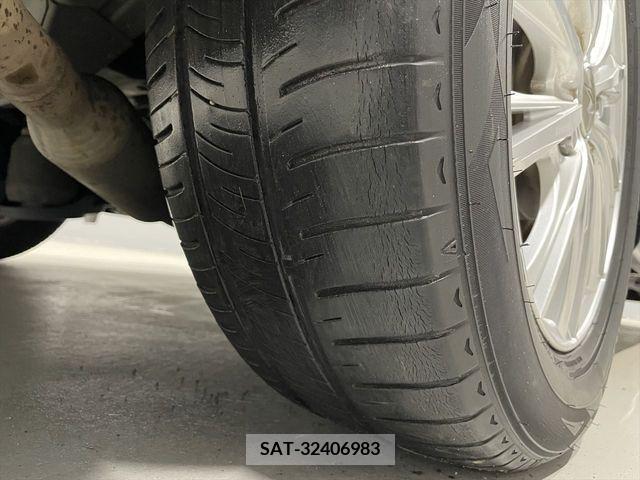 Toyota VOXY 2015-01 288875-18