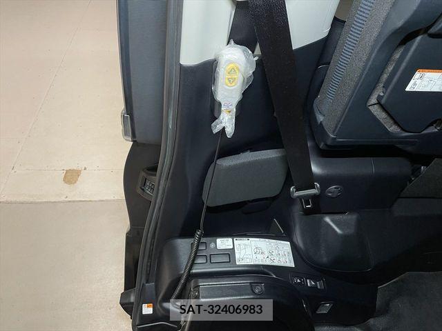 Toyota VOXY 2015-01 288875-9