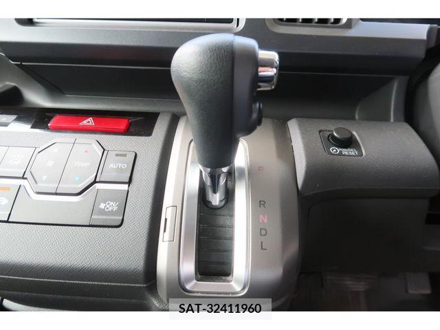 Honda STEP WGN 2011-07 335681-10