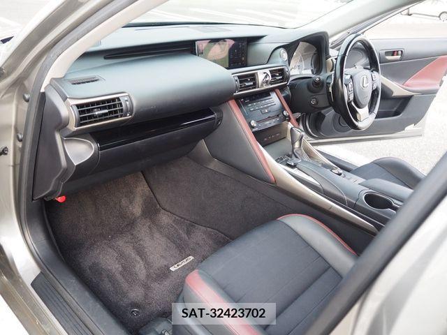 Lexus IS 2016-12 204056-20