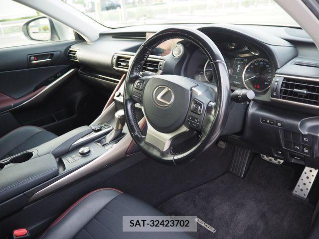 Lexus IS 2016-12 204056-1