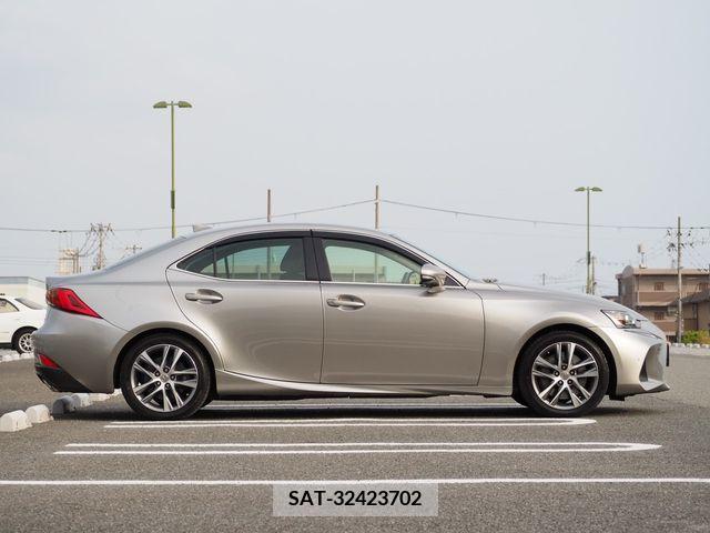 Lexus IS 2016-12 204056-5