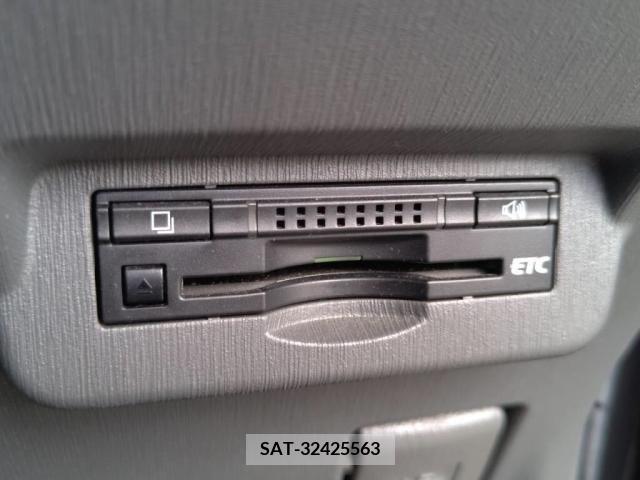 Toyota PRIUS ALPHA 2013-01 352444-18