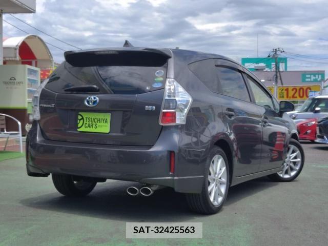 Toyota PRIUS ALPHA 2013-01 352444-1