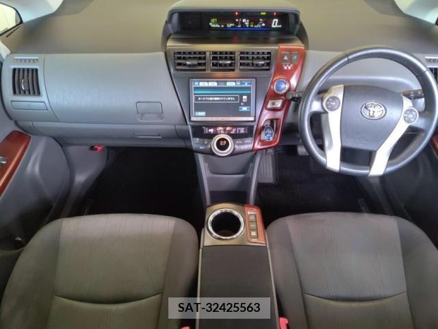Toyota PRIUS ALPHA 2013-01 352444-2
